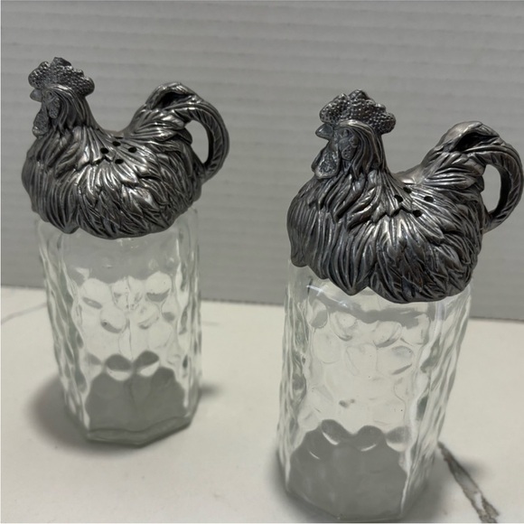 Vintage Arthur Court Dimpled Glass and Aluminum Rooster Salt Pepper Shakers - Picture 3 of 12